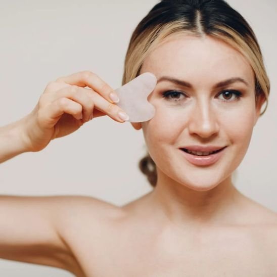 gua sha contour de l'oeil